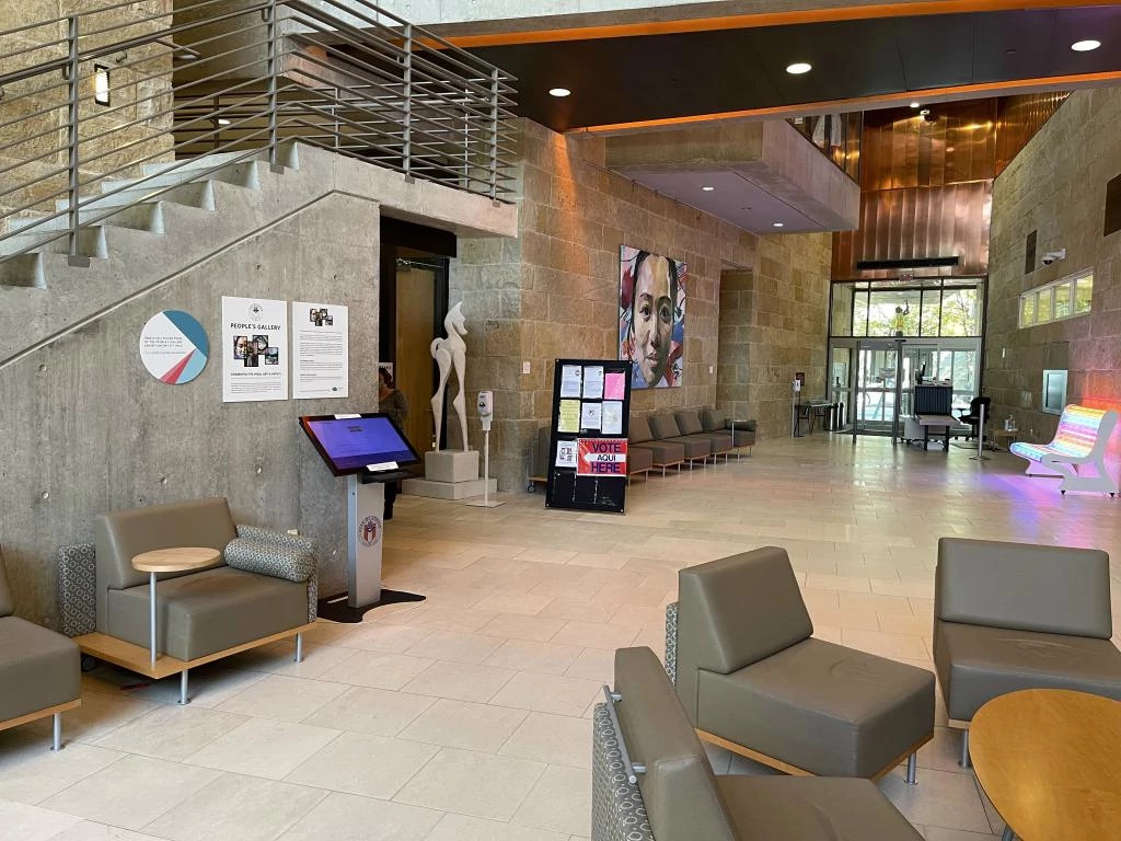 City-Hall-Interior-Peoples-Gallery.JPEG