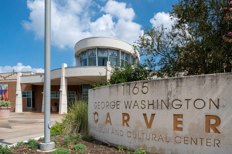 photo of the exterior of the George Washington Carver Museum in Austin TX