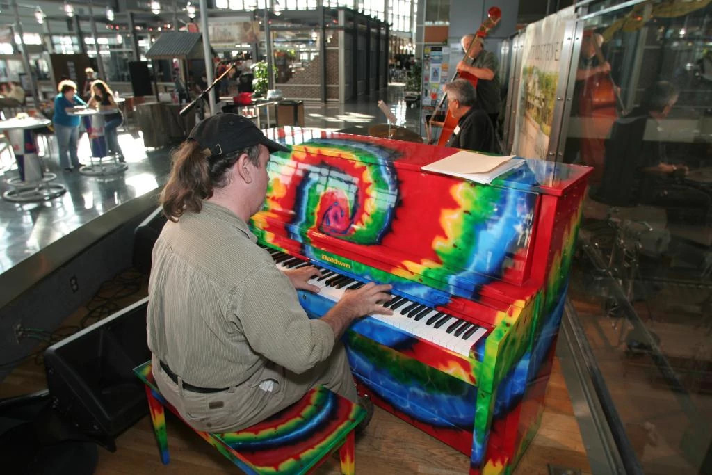 IMG_8929 tiedye piano 2008.JPG