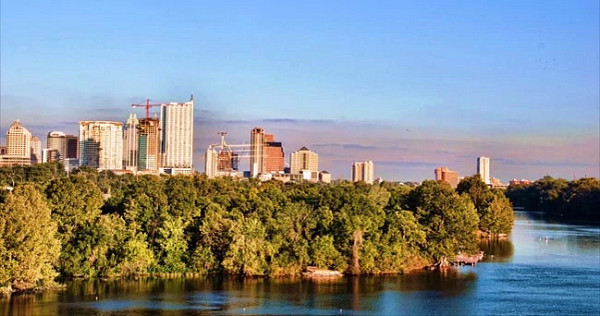 Image of the City's skyline.