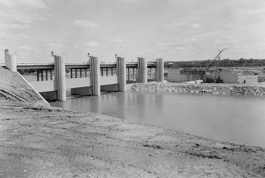 A historical view of the Longhorn Dam under construction in 1960.