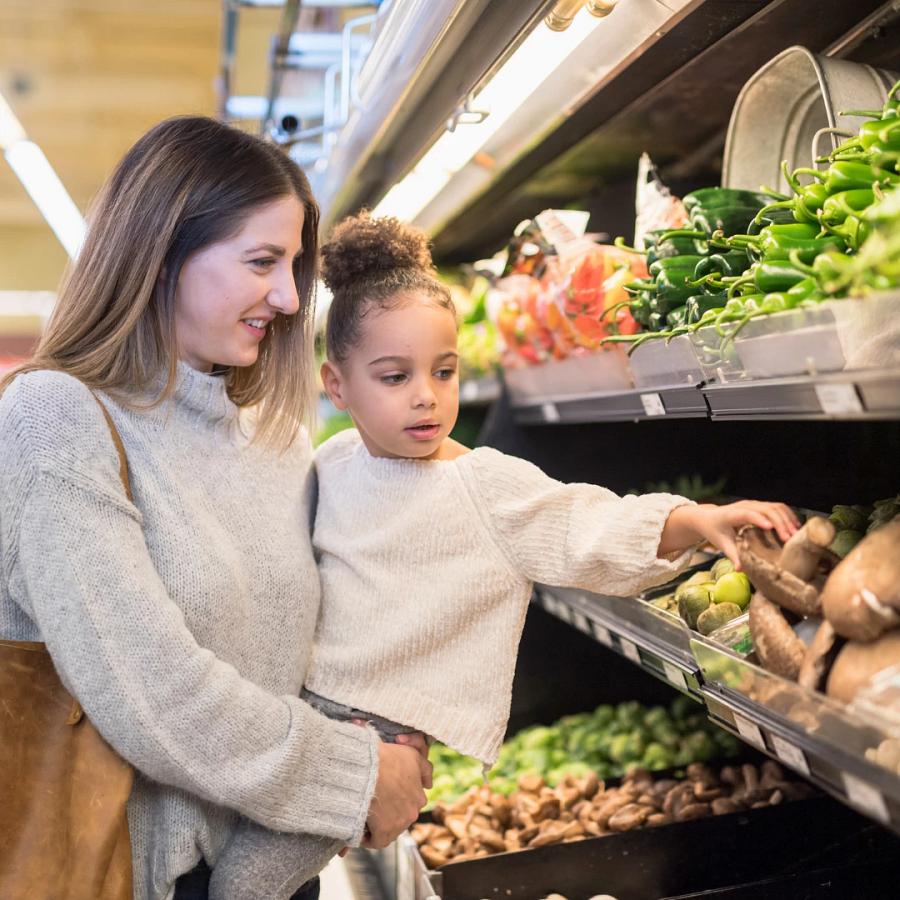mom-grocery-shopping