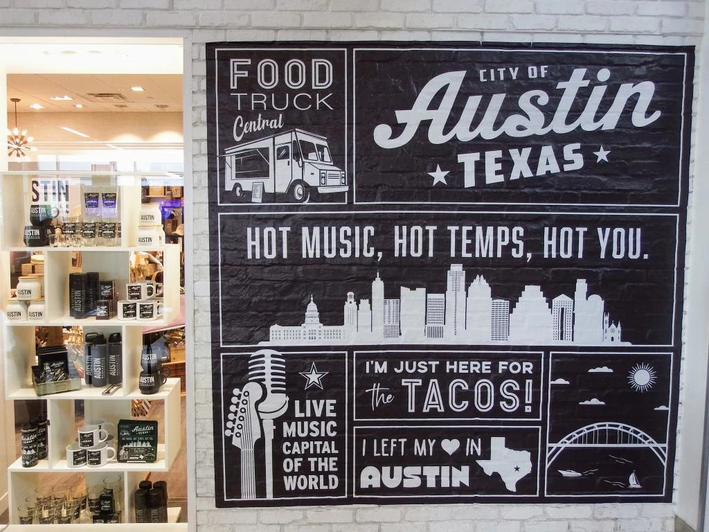 Photo opps - Austin Mercantile sign.JPG