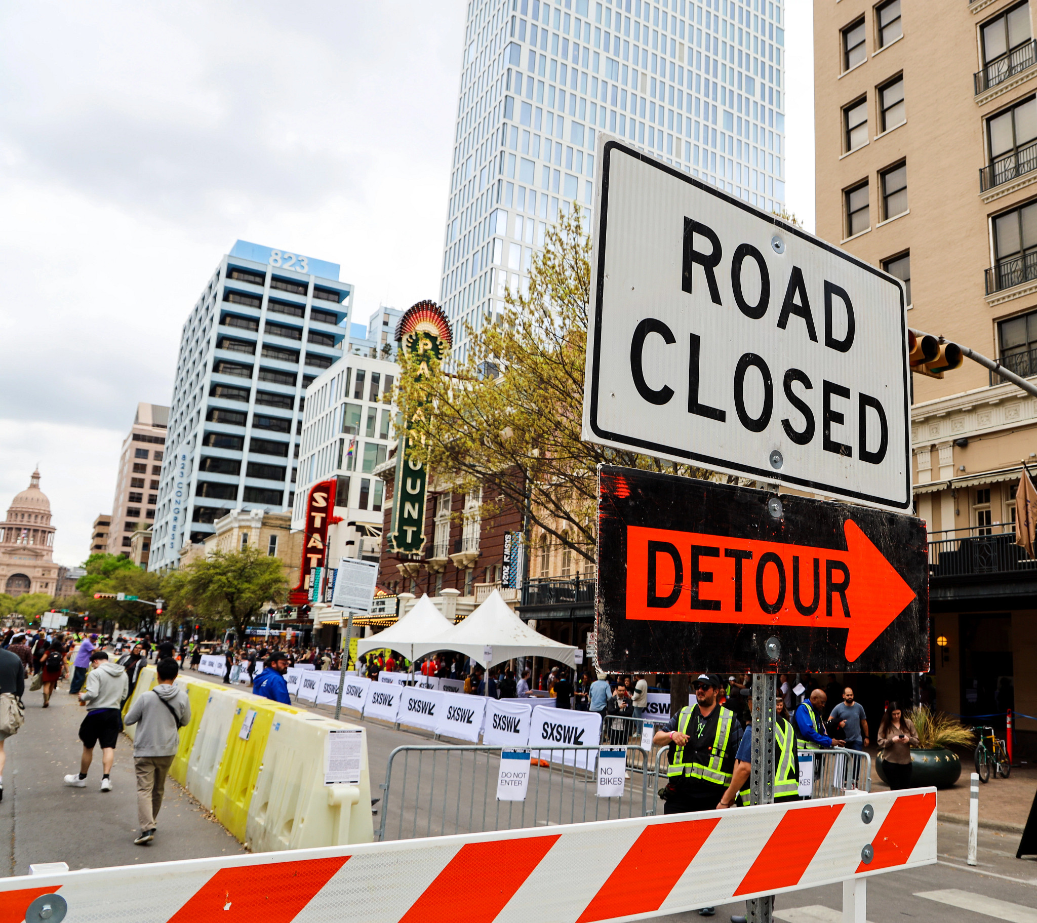 Road Closed sign on Congress Avenue at Seventh Street for a permitted special event.