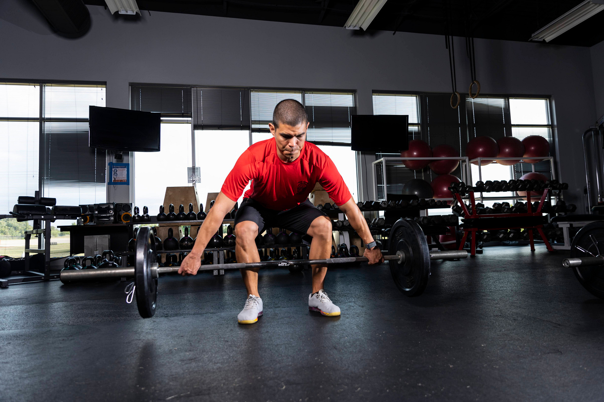 An Austin Police Officer lifting weights in a gym.