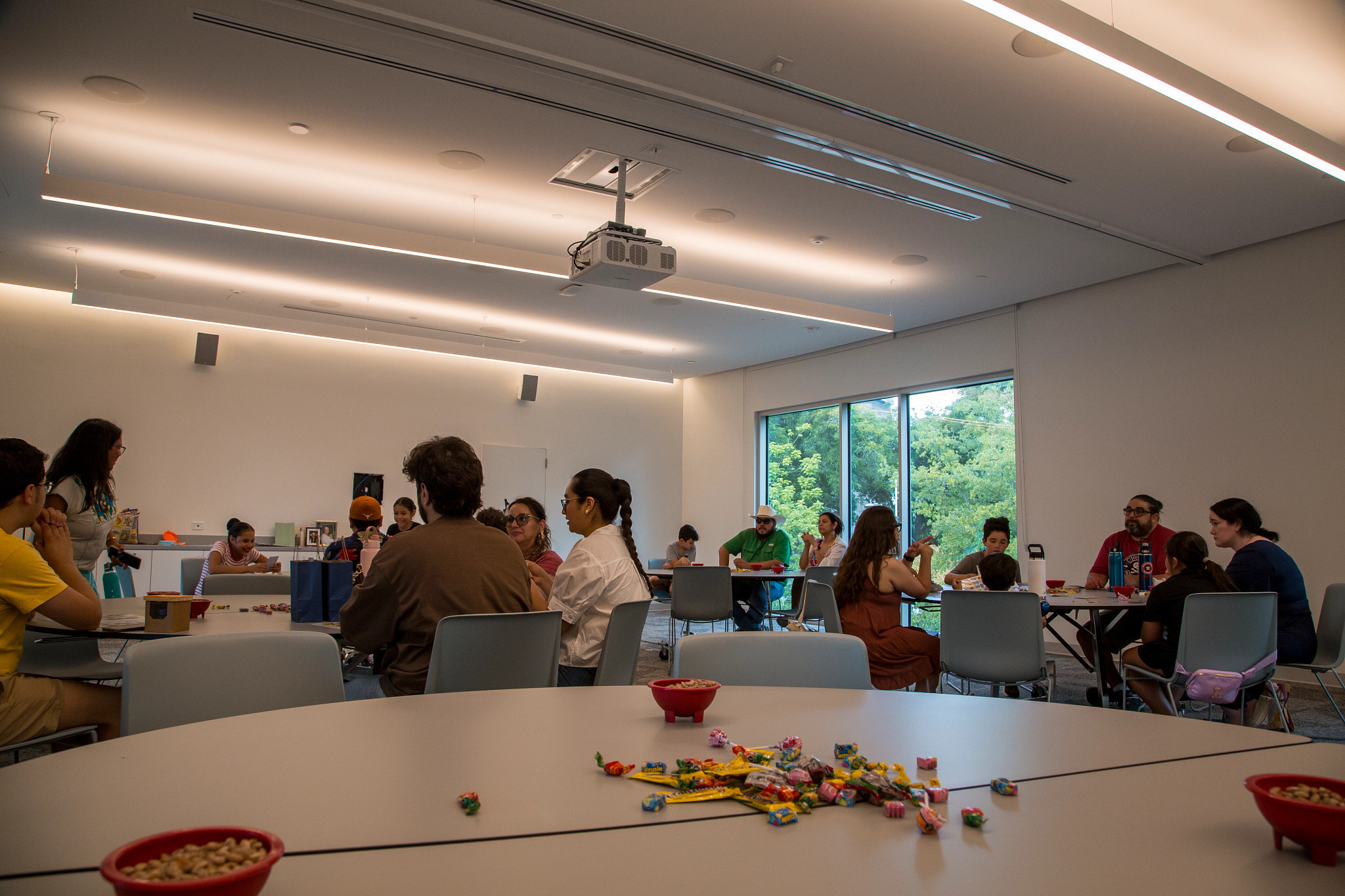 Workshop with people sitting at round tables and having conversation