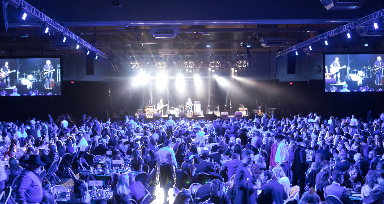 Image of a concert in a Palmer Events Center exhibit hall during the Rodeo Austin Gala